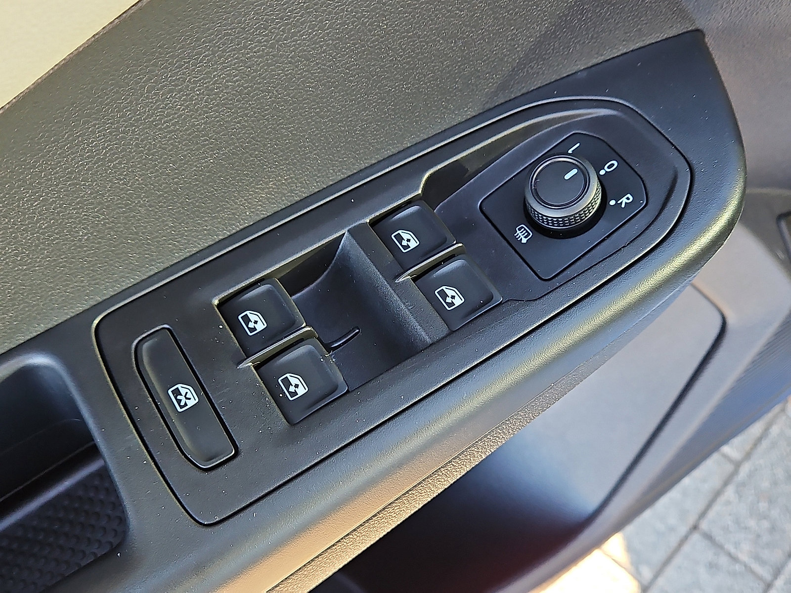 Certified 2022 Volkswagen Taos SE image 11