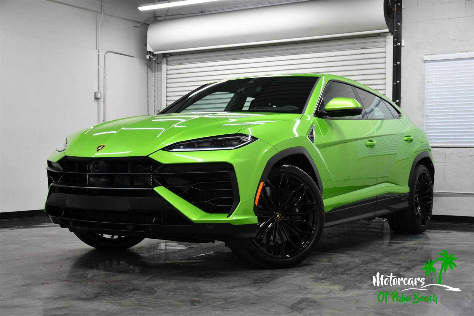 Used 2025 Lamborghini Urus SE image 1
