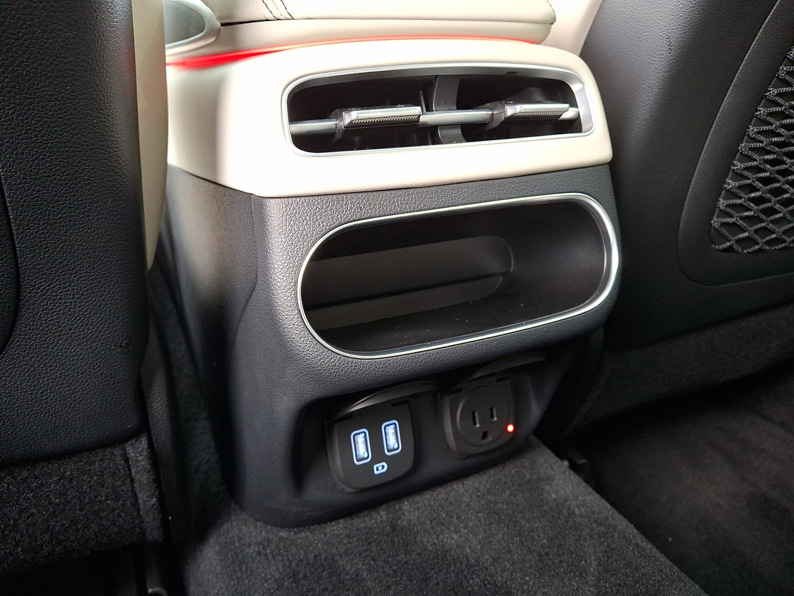 Certified 2025 Genesis GV70 3.5T Sport w/ Sport Advanced Package AWD/4WD image 11