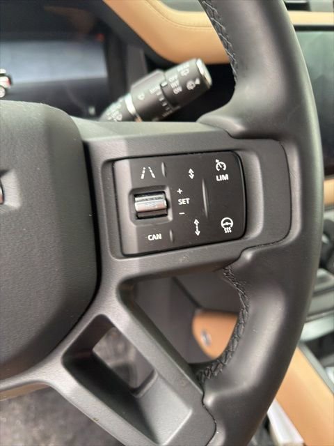 Used 2025 Land Rover Defender 110 X-Dynamic SE image 16