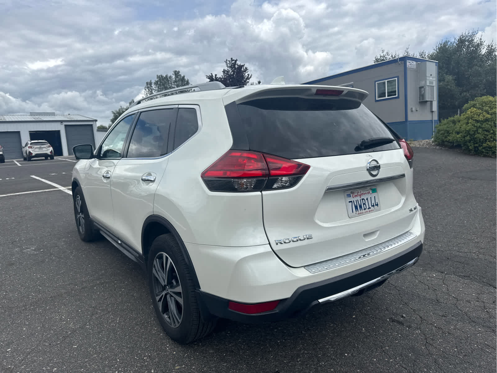 Used 2017 Nissan Rogue SL w/ SL Premium Package AWD/4WD image 7