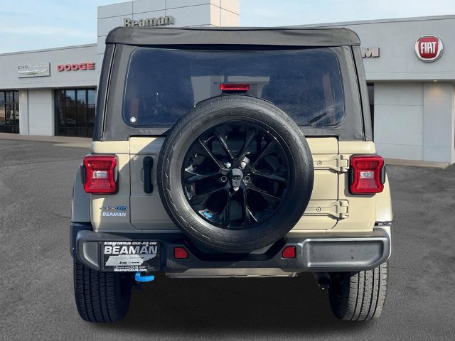 Used 2022 Jeep Wrangler Unlimited Sahara AWD/4WD image 6