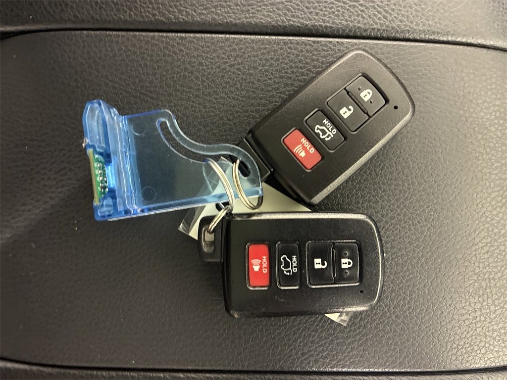 Used 2019 Toyota Highlander XLE image 35