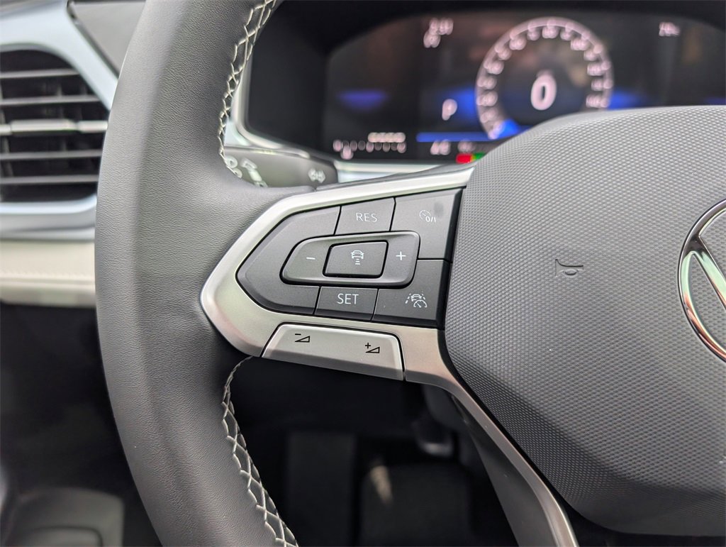 New 2026 Volkswagen Taos SE image 17