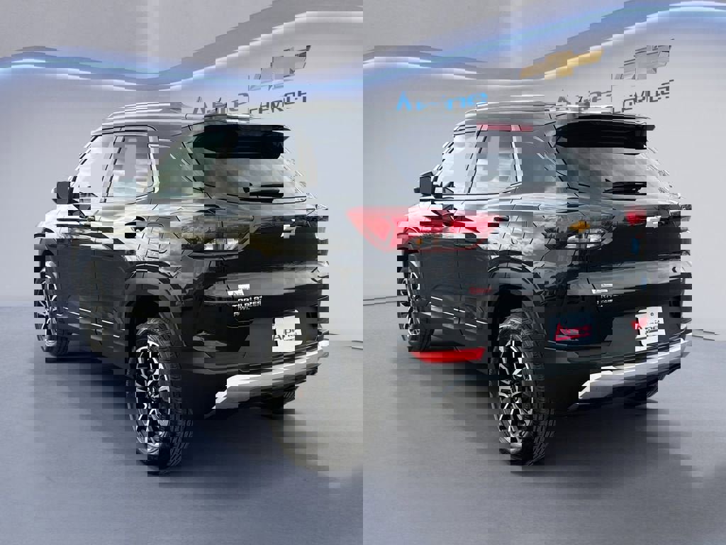 Used 2025 Chevrolet TrailBlazer LT image 3