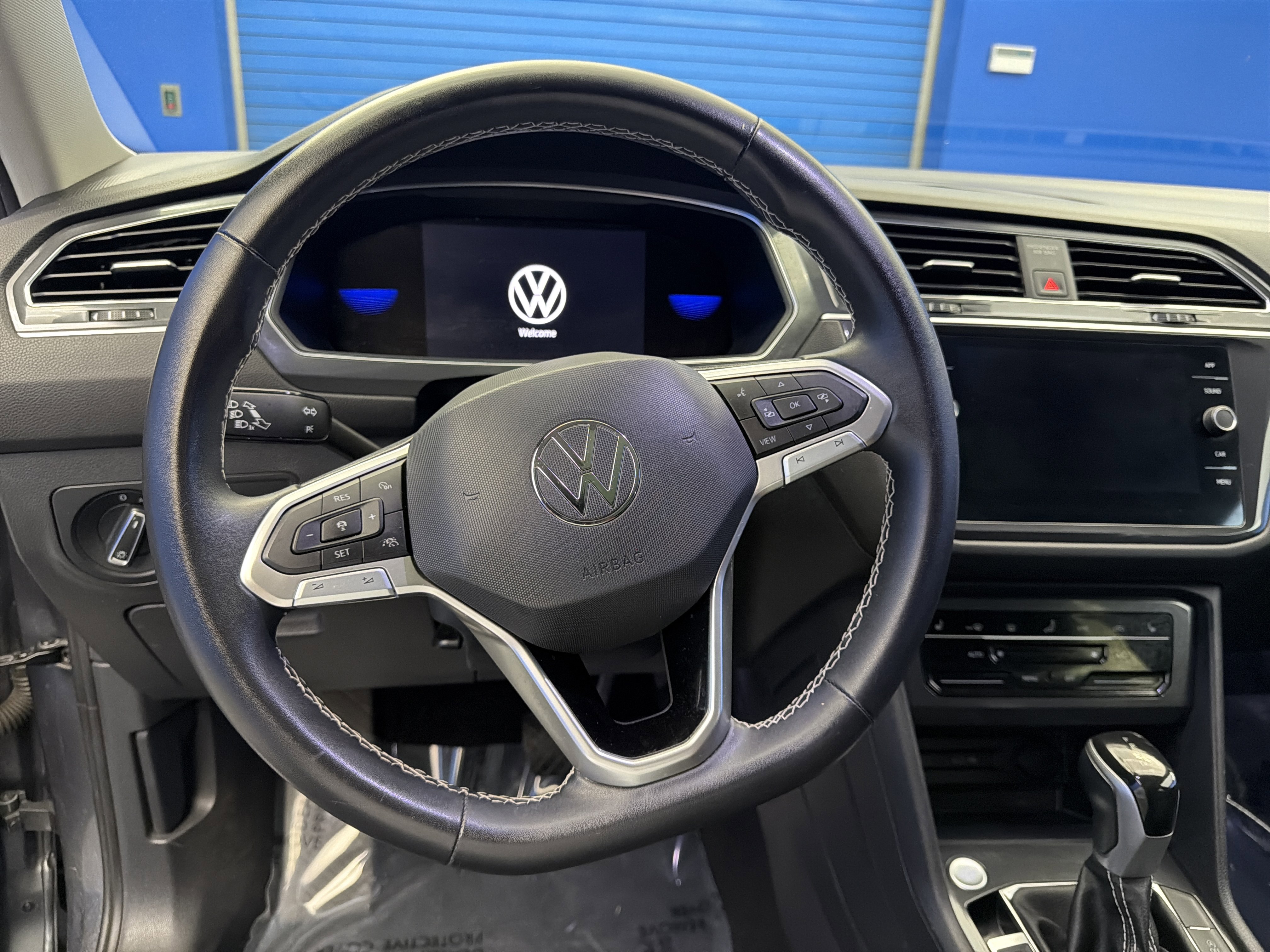 Used 2023 Volkswagen Tiguan SE w/ Panoramic Sunroof Package FWD image 14
