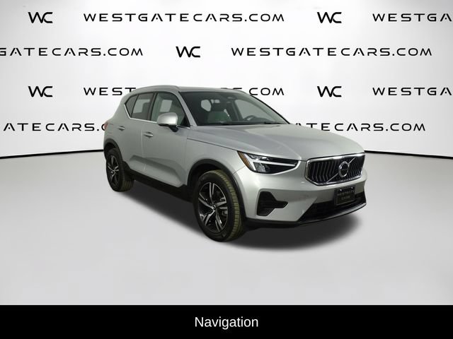 Used 2025 Volvo XC40 B5 Core AWD/4WD image 2