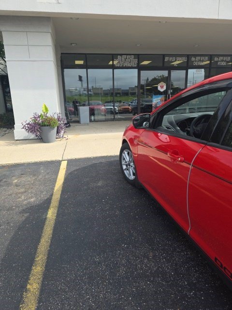 Used 2015 Ford Focus SE FWD image 7