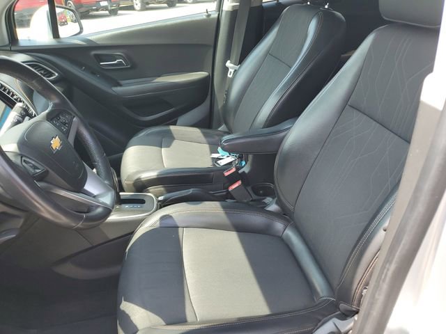 Used 2019 Chevrolet Trax LT w/ LT Convenience Package FWD image 17