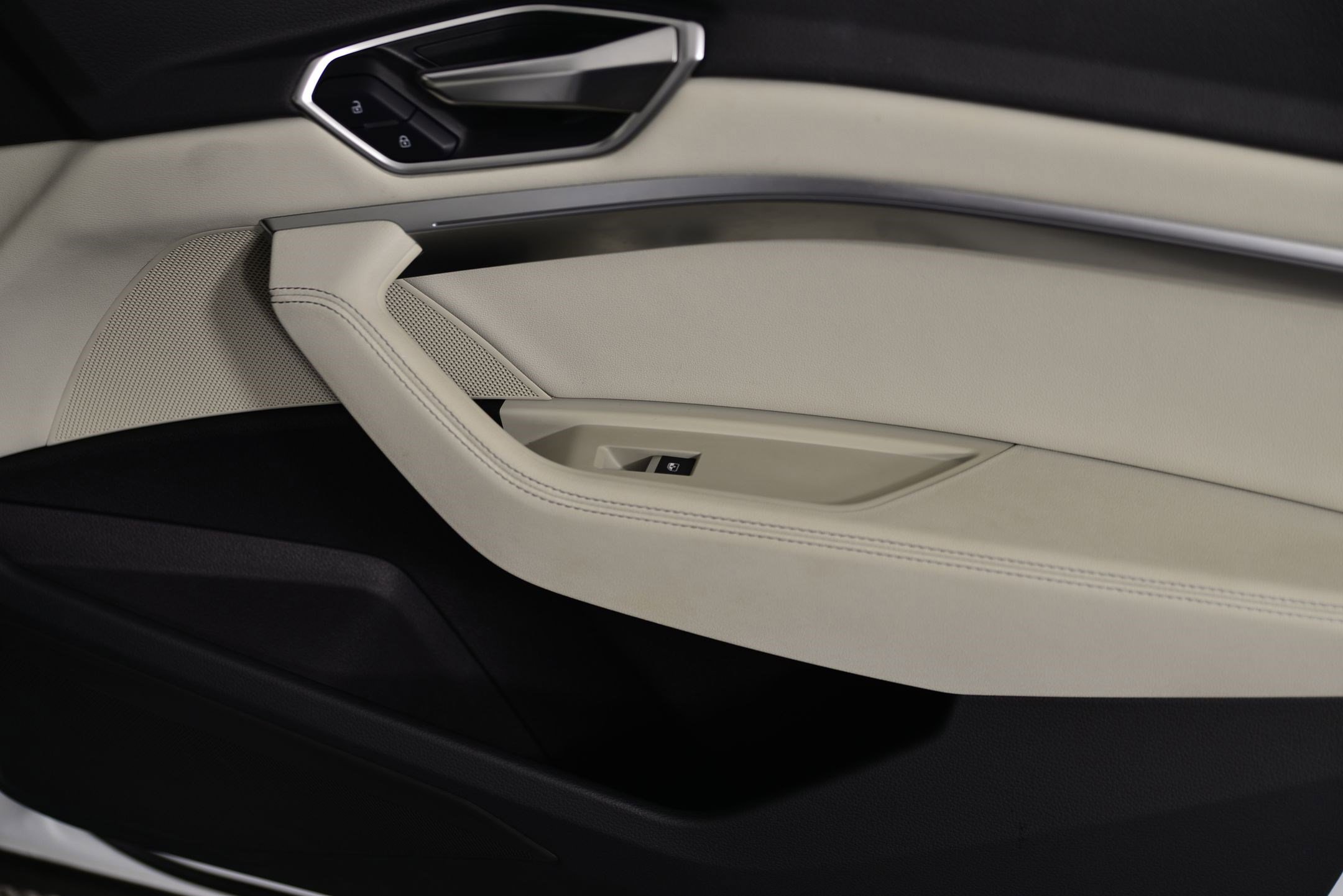 Certified 2024 Audi Q8 e-tron Premium image 19