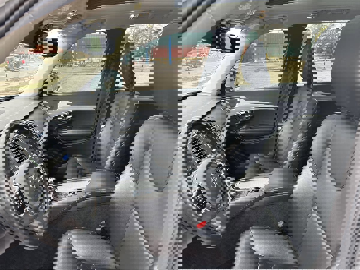 Used 2022 Volvo XC90 T5 Momentum w/ Protection Package Premier image 10