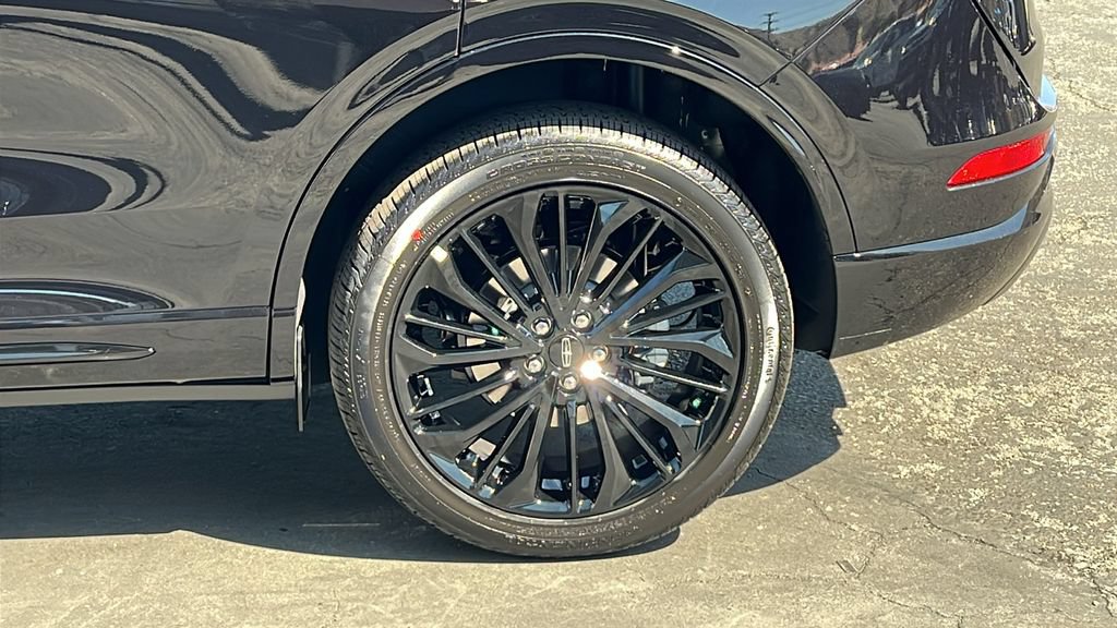 New 2025 Lincoln Corsair Reserve w/ Jet Appearance Package AWD/4WD image 11