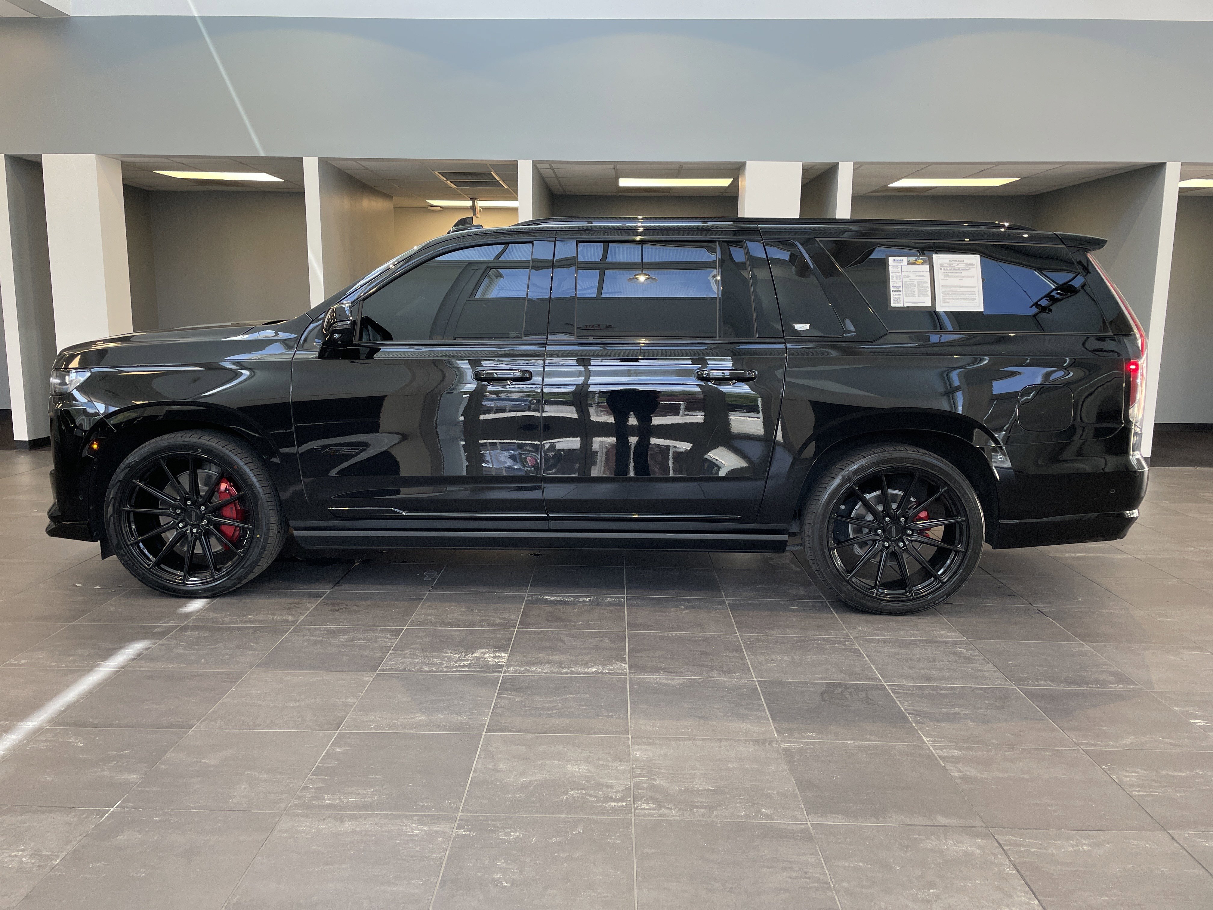Used 2024 Cadillac Escalade ESV V w/ Heavy-Duty Trailer Package AWD/4WD image 8