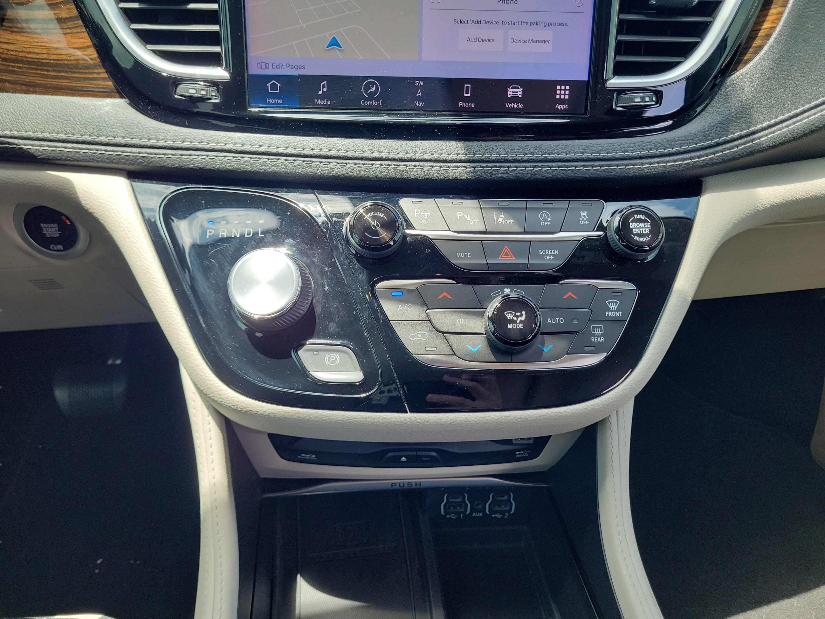 Used 2023 Chrysler Pacifica Limited w/ Uconnect Theater Family Group AWD/4WD image 15