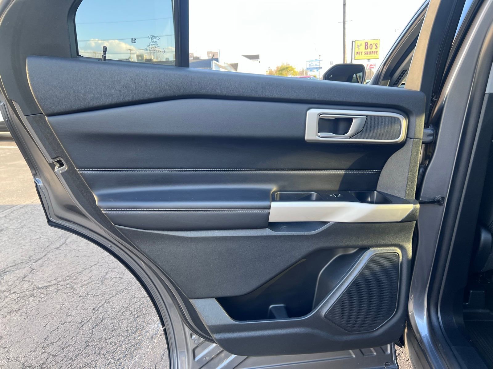 Used 2022 Ford Explorer XLT AWD/4WD image 37