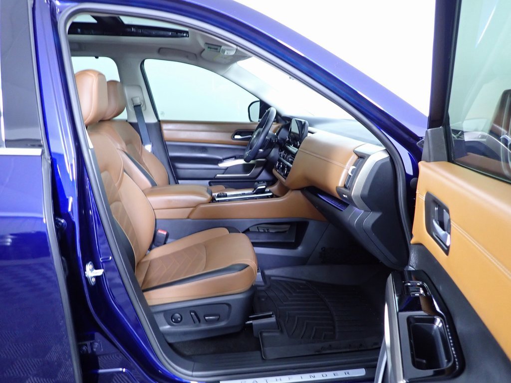 Used 2024 Nissan Pathfinder Platinum image 34