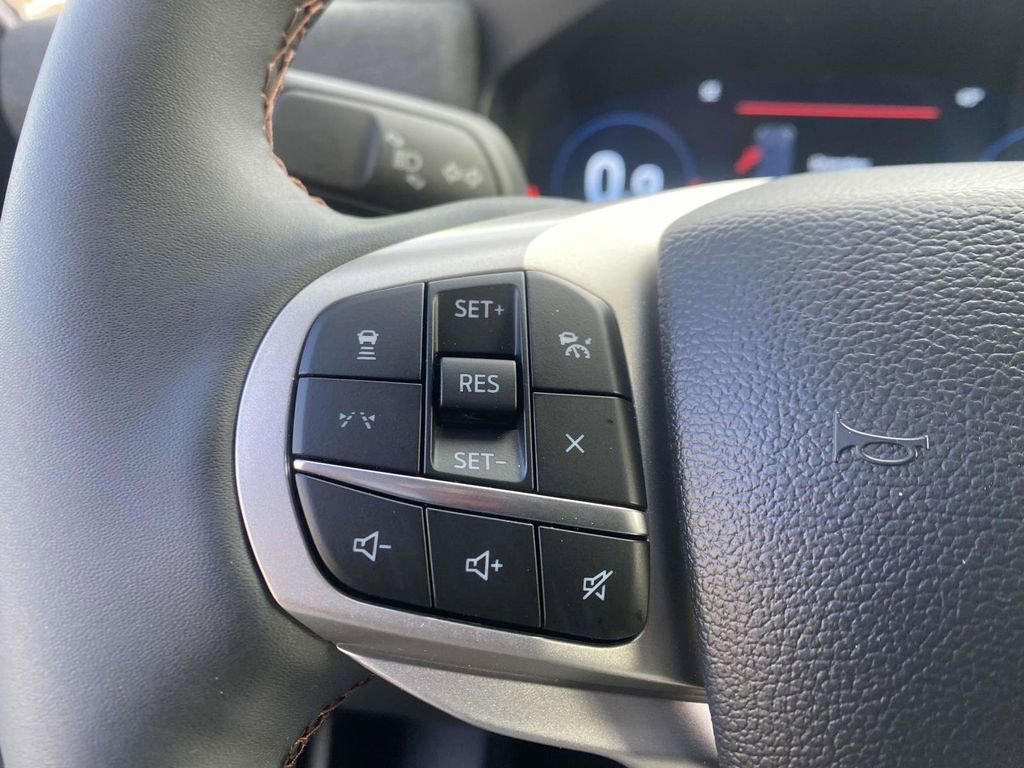 New 2025 Ford Explorer Active image 30