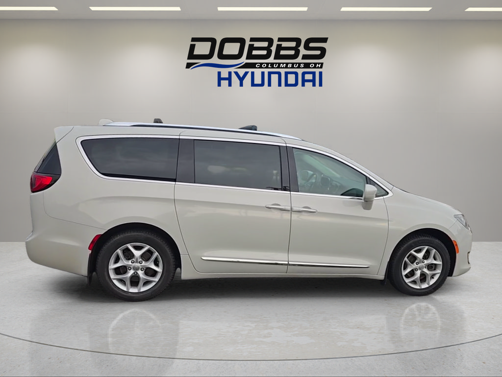 Used 2017 Chrysler Pacifica Touring-L Plus w/ Tire & Wheel Group FWD image 6