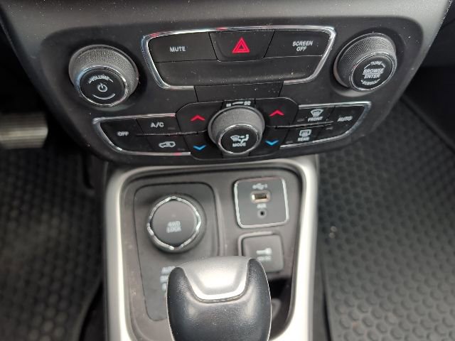 Used 2020 Jeep Compass Latitude w/ Popular Equipment Group image 15