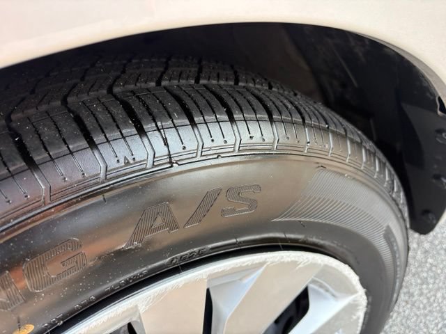 Used 2025 Nissan Versa S FWD image 27