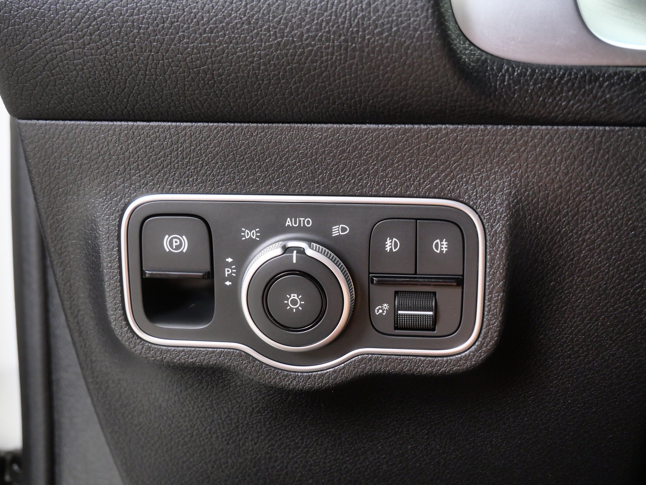 Certified 2026 Mercedes-Benz GLB 250 4MATIC image 30