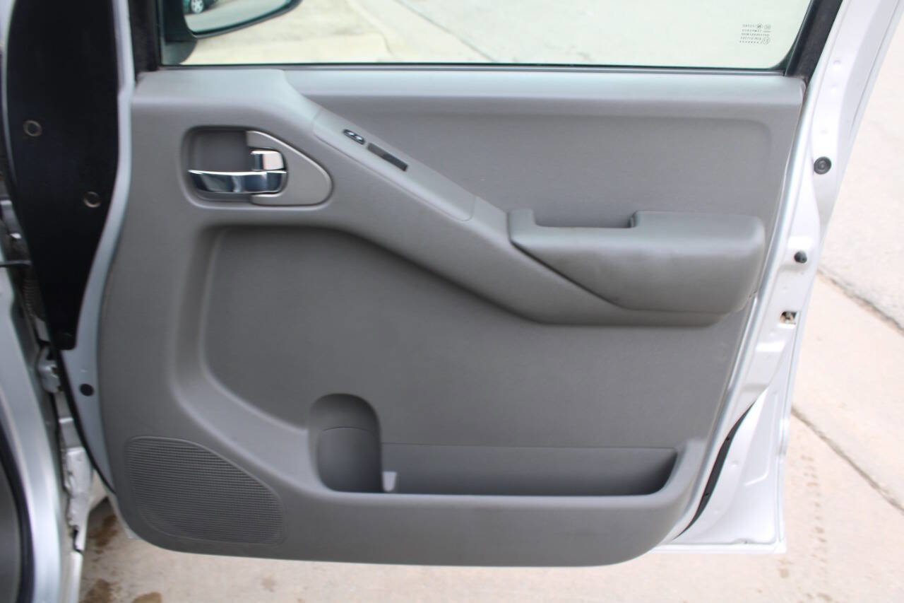 Used 2007 Nissan Frontier SE w/ SE Value Truck Pkg image 12