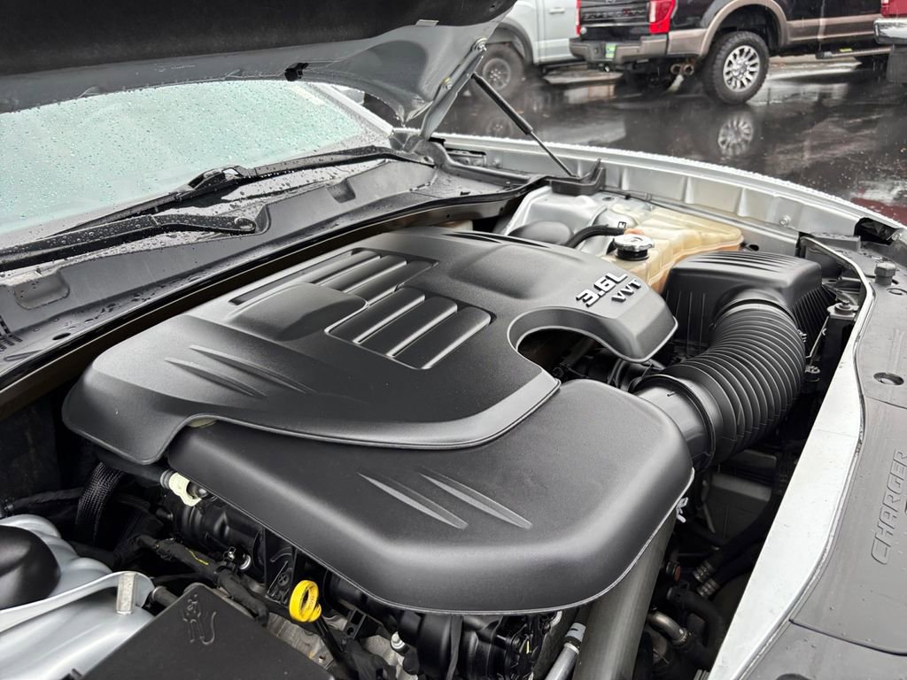 Used 2020 Dodge Charger SXT w/ Leather Interior Group image 15