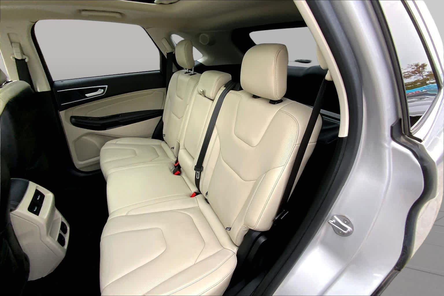 Used 2018 Ford Edge Titanium w/ Equipment Group 301A FWD image 19