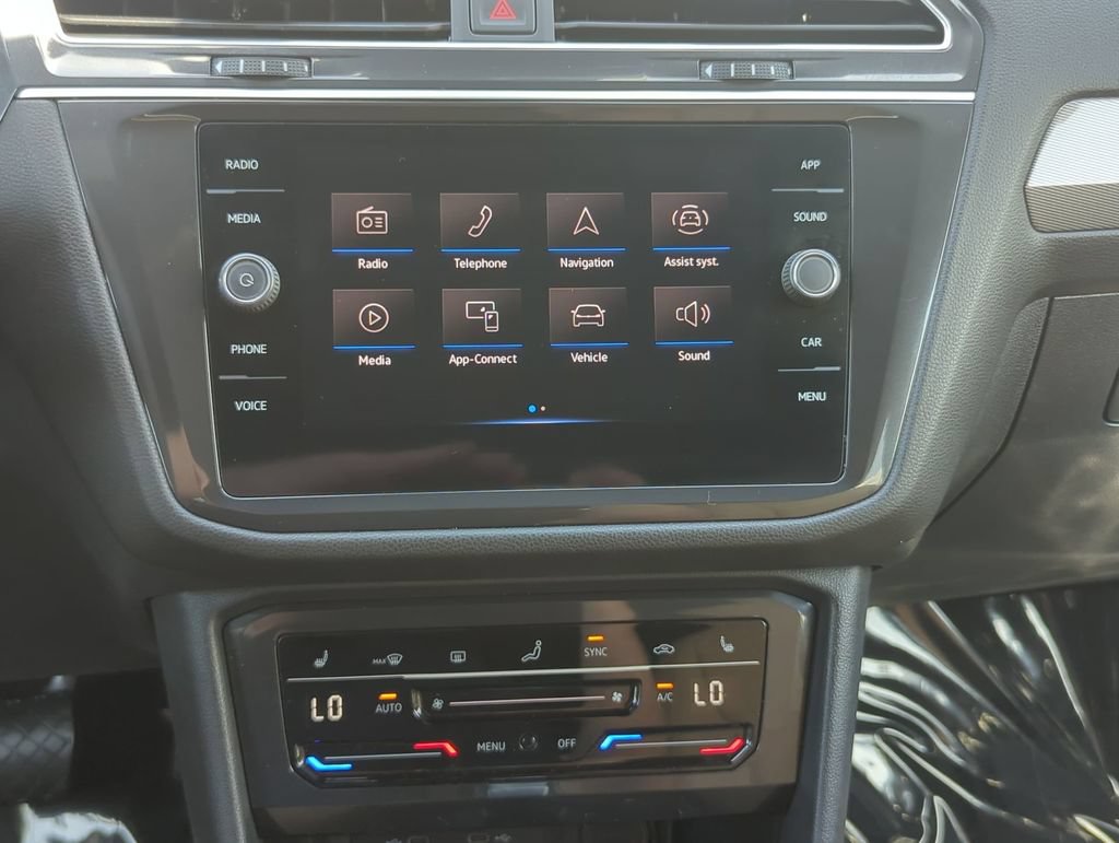 Used 2024 Volkswagen Tiguan SE FWD image 22