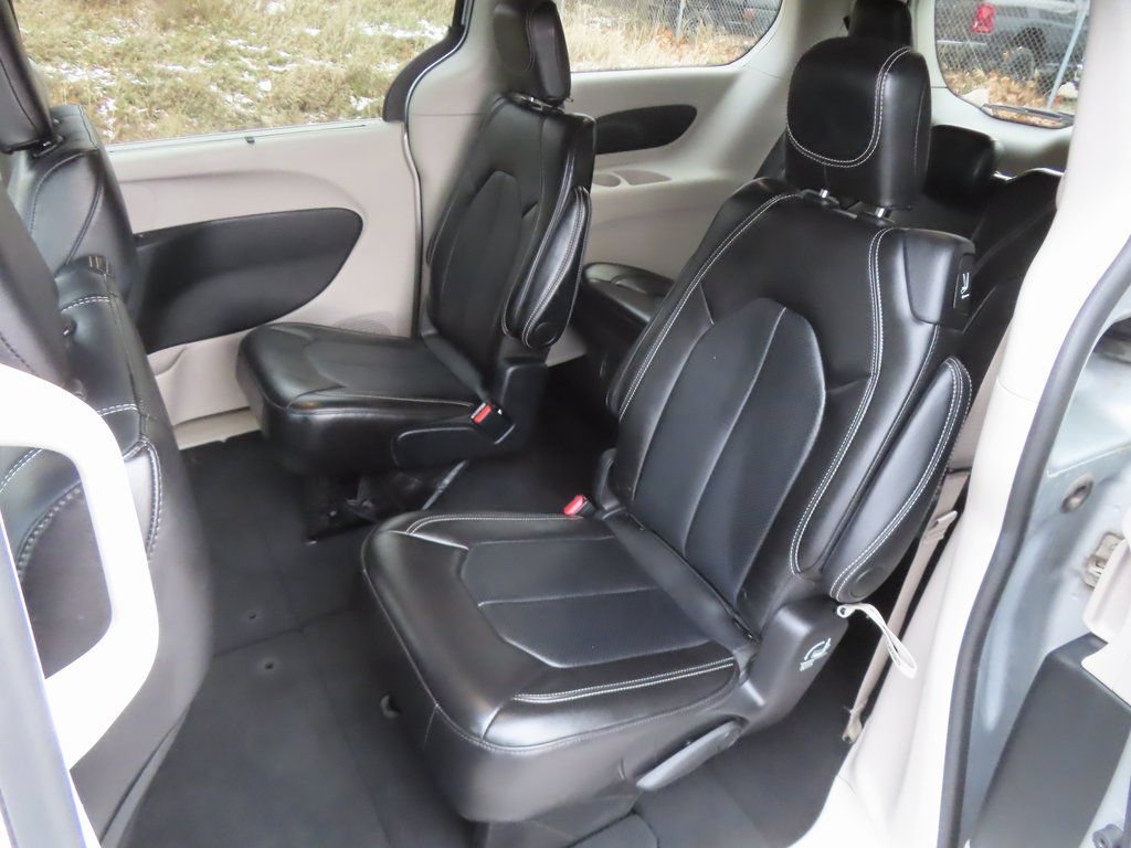 Certified 2024 Chrysler Pacifica Touring-L FWD image 21