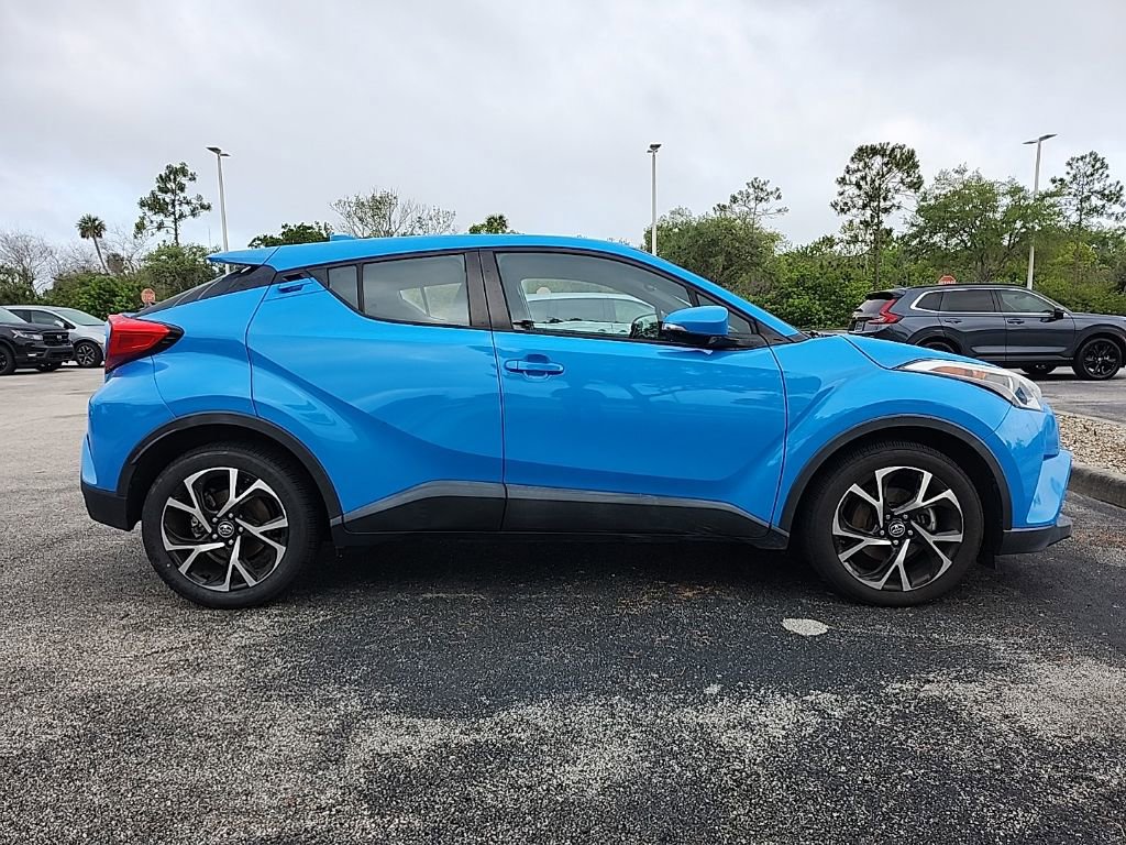 Used 2019 Toyota C-HR XLE FWD image 3
