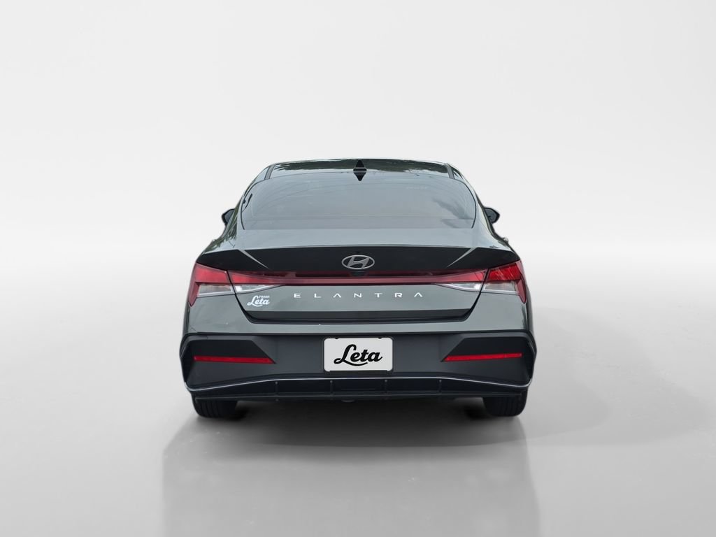 Used 2024 Hyundai Elantra SE FWD image 5