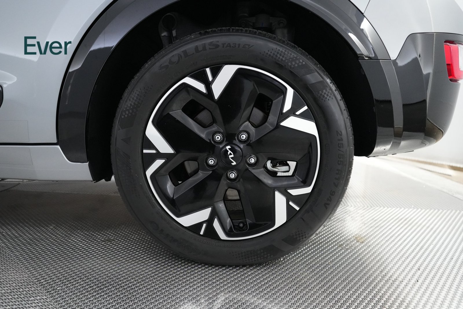Used 2023 Kia Niro Wind w/ Wind Preserve Package FWD image 9