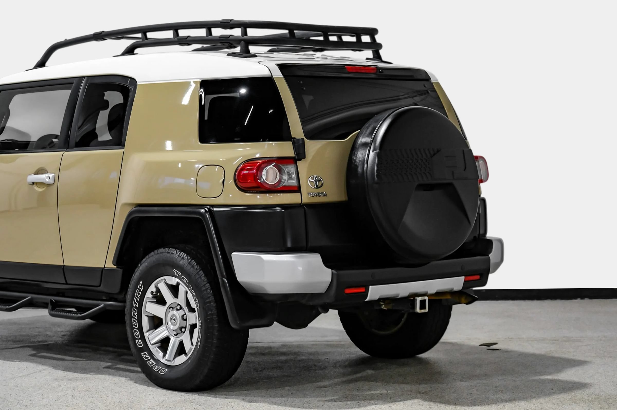 Used 2014 Toyota FJ Cruiser 4WD w/ Upgrade Package image 13