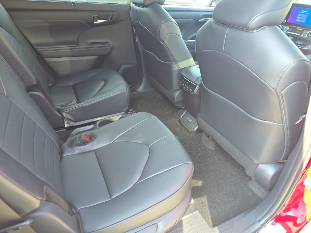 Certified 2026 Toyota Highlander XLE image 17