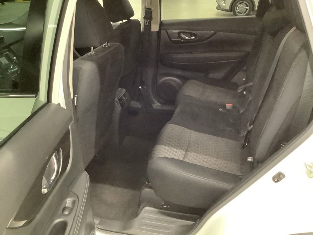 Used 2020 Nissan Rogue SV w/ Premium Package AWD/4WD image 15
