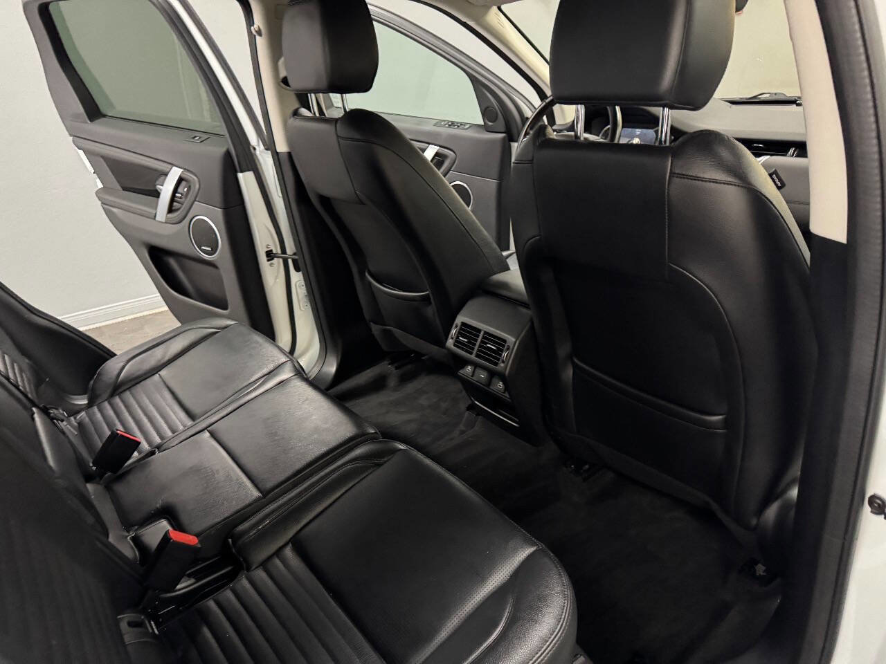 Used 2021 Land Rover Discovery Sport S image 52