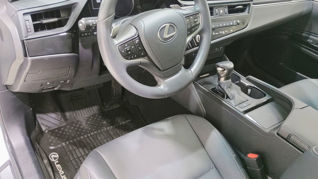 Used 2023 Lexus ES 250 w/ Premium Package image 10