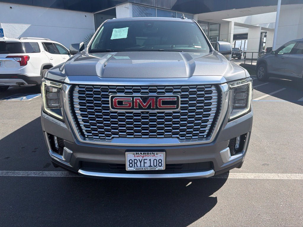 Used 2021 GMC Yukon Denali w/ Denali Premium Package AWD/4WD image 3