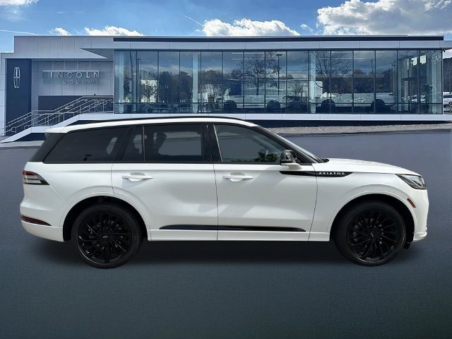 New 2026 Lincoln Aviator Reserve w/ Jet Appearance Package AWD/4WD image 9