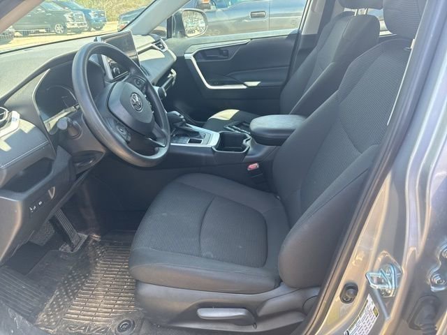 Used 2023 Toyota RAV4 LE AWD/4WD image 11
