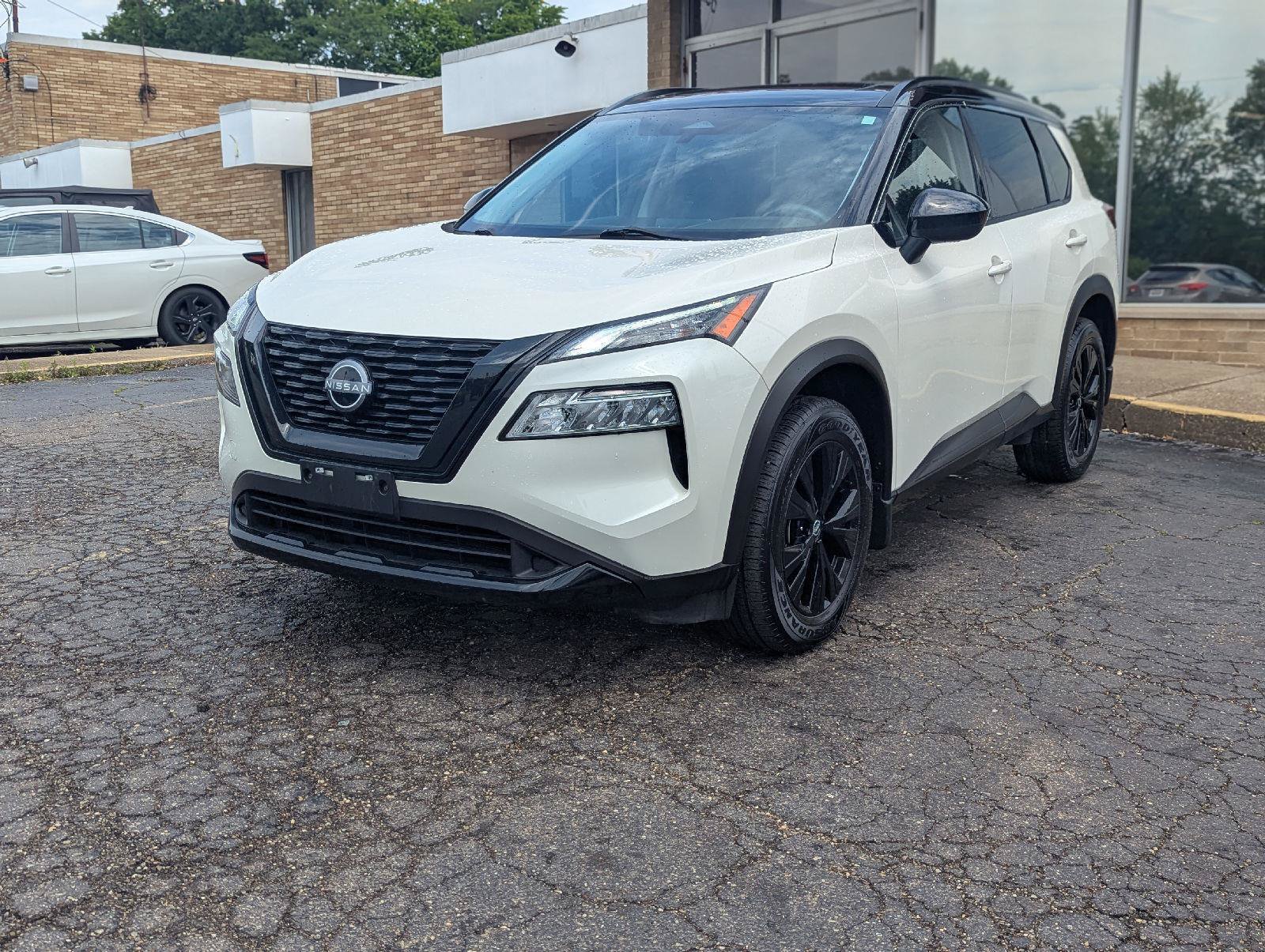 Used 2023 Nissan Rogue SV w/ SV Premium B Package AWD/4WD image 3
