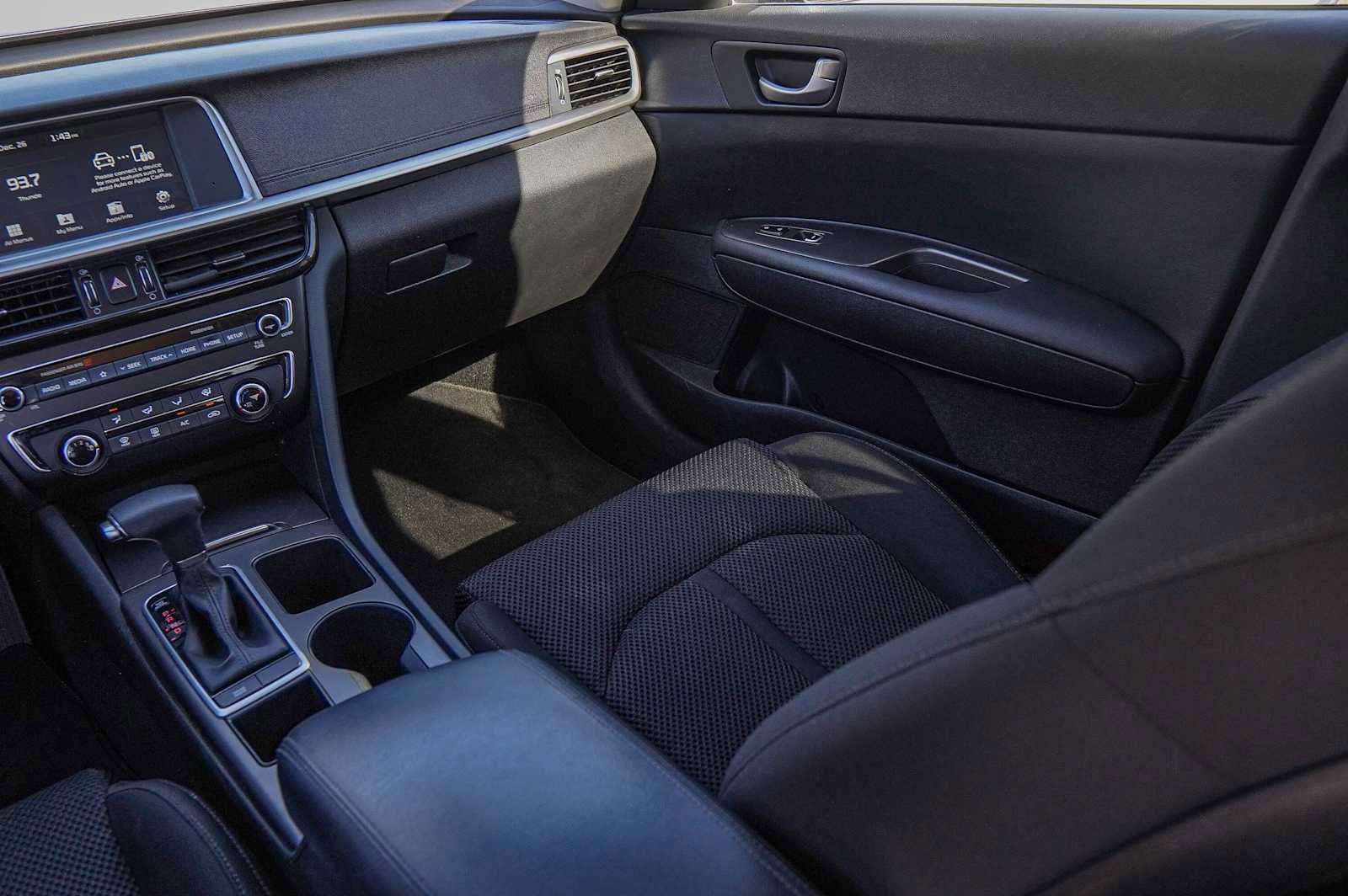 Used 2020 Kia Optima LX image 32