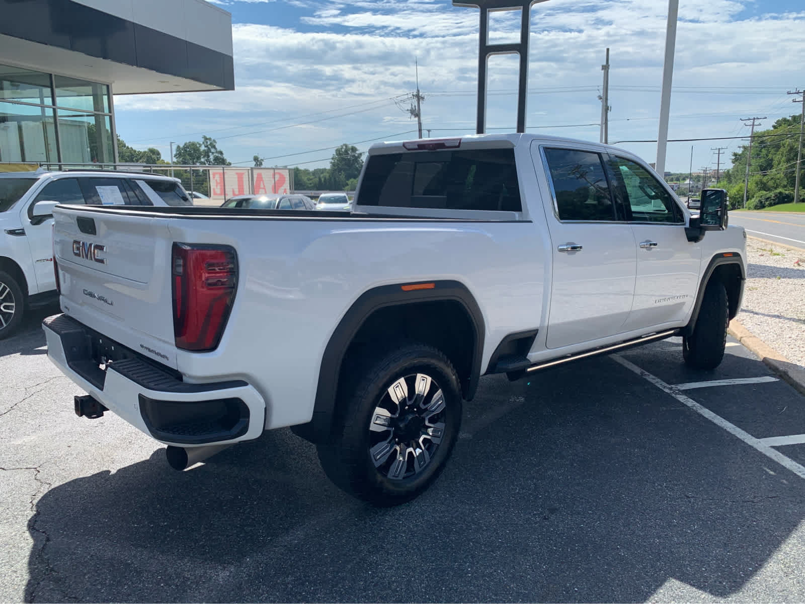 Used 2024 GMC Sierra 2500 Denali w/ Denali Reserve Package AWD/4WD image 7