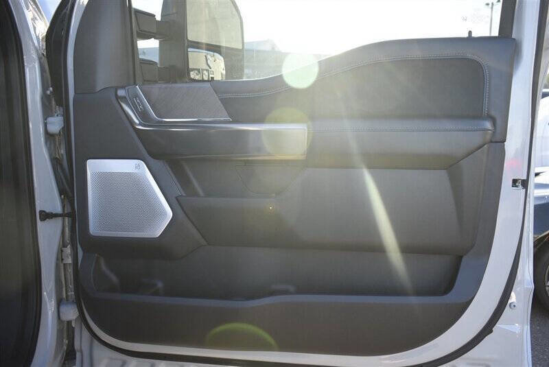 Used 2025 Ford F450 Platinum w/ FX4 Off-Road Package image 29