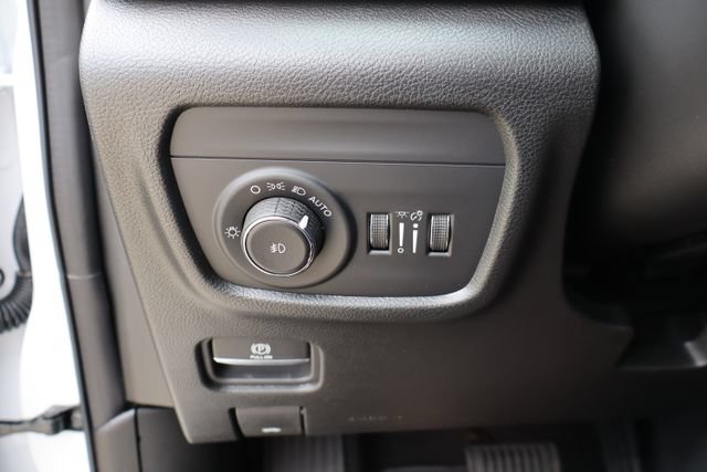 New 2026 Jeep Grand Cherokee Limited w/ Limited Altitude Package AWD/4WD image 14