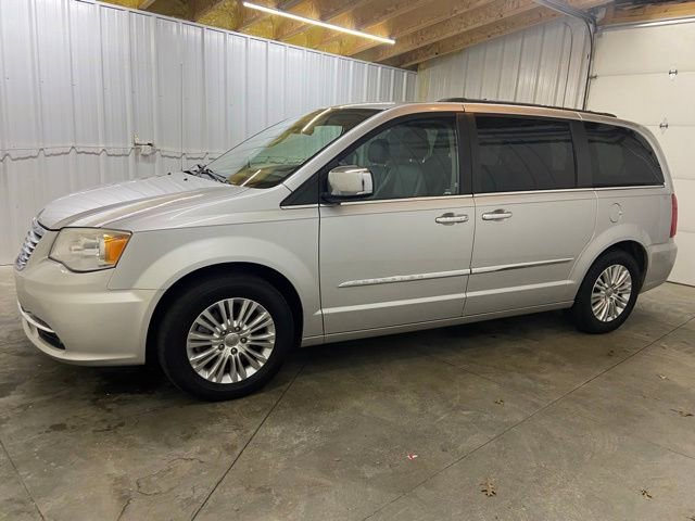 Used 2012 Chrysler Town & Country Touring-L w/ Premium Group FWD image 4