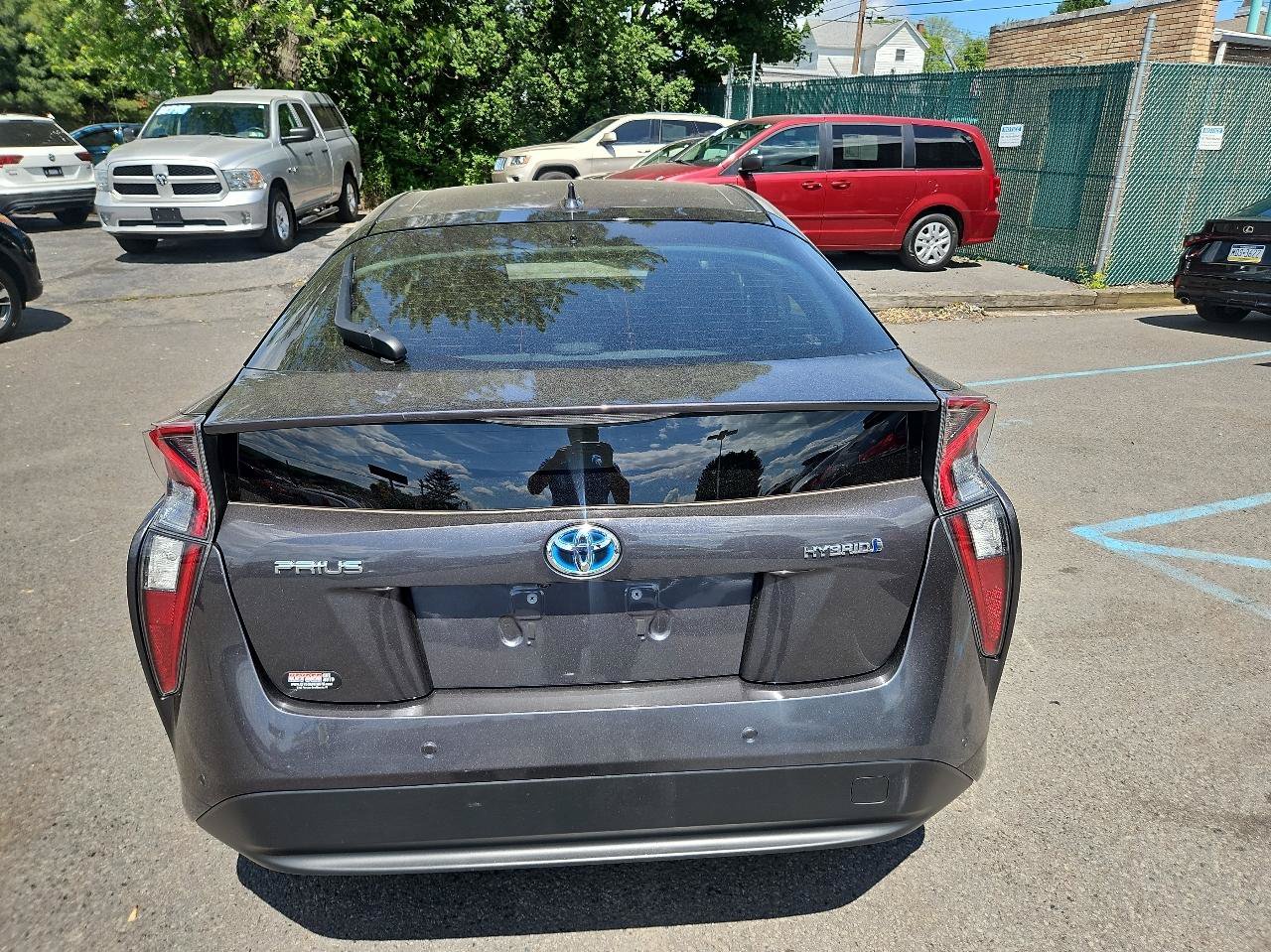 Used 2018 Toyota Prius Two w/ Prius Two Safety Plus Package FWD image 4