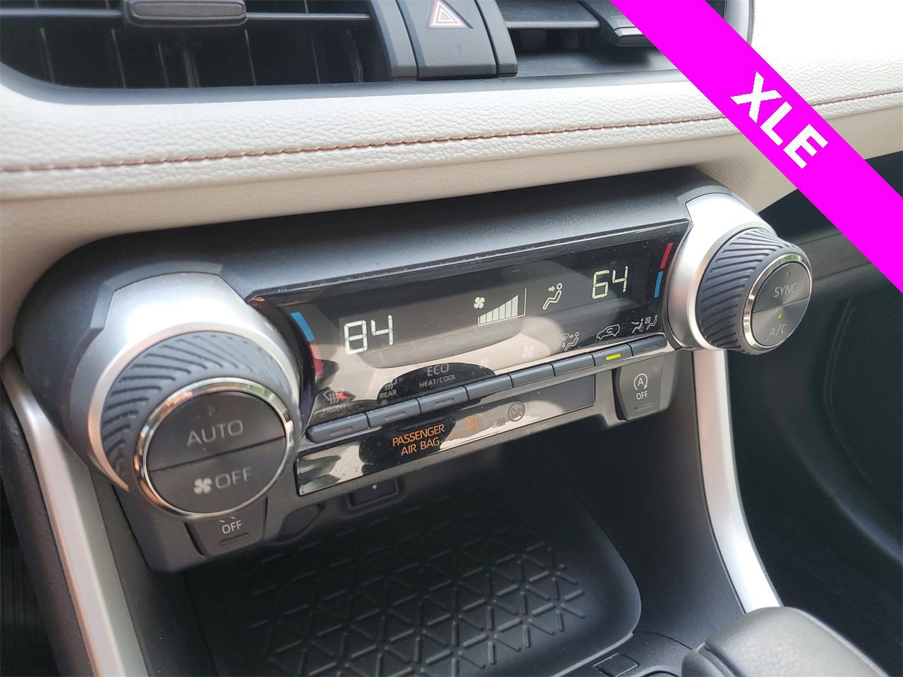 Used 2022 Toyota RAV4 XLE image 28