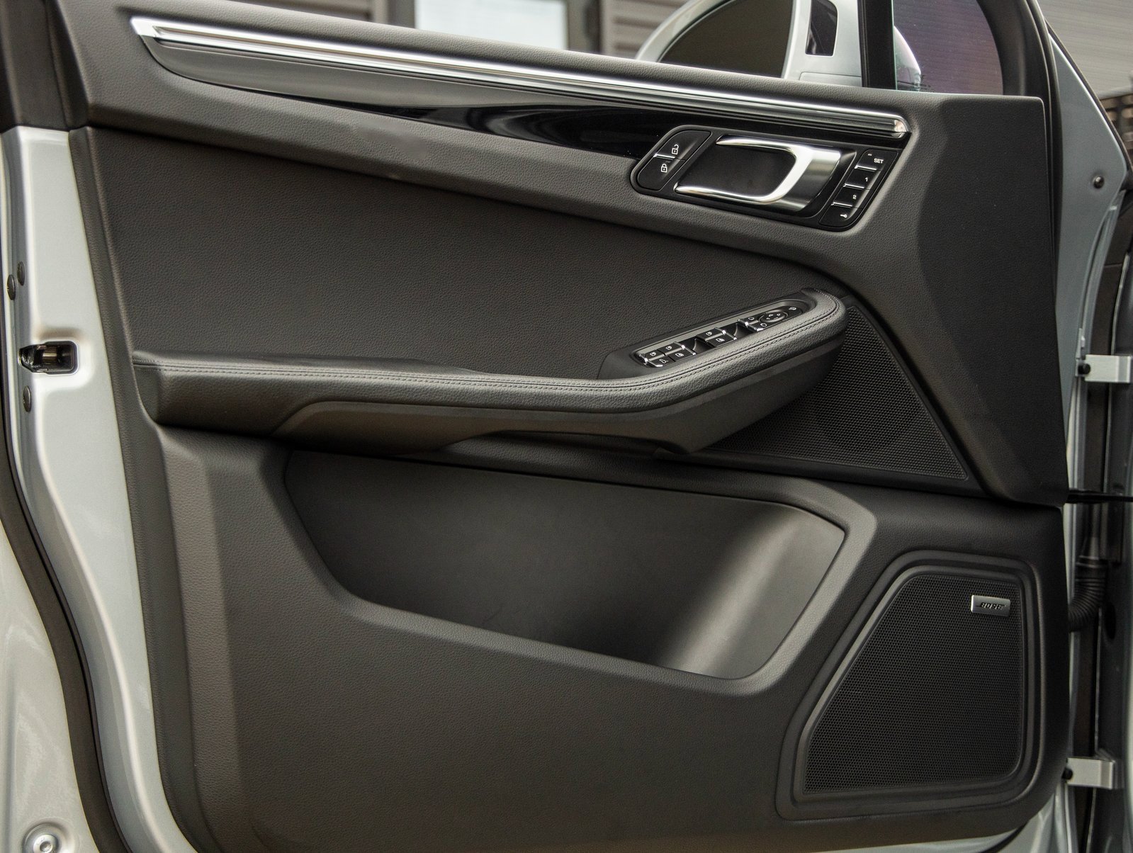 Used 2025 Porsche Macan image 20